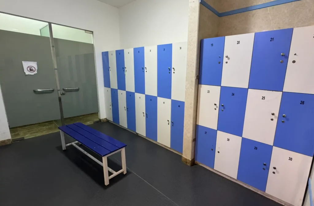 Clean locker room at 5D Fitness in Muscat, Oman with secure lockers, changing area, and bench seating