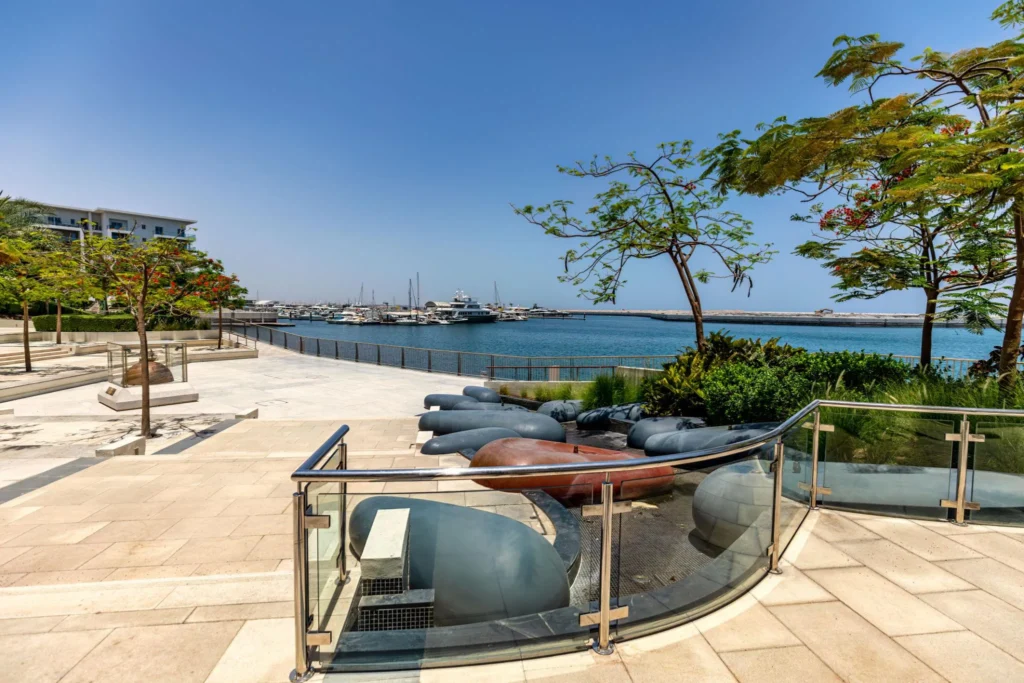What Can Runners Expect at Al Mouj Waterfront?