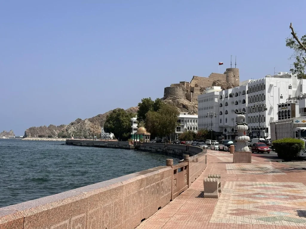 What Makes Mutrah Corniche a Scenic Running Route?